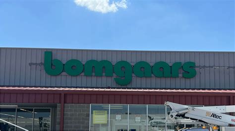 Bomgaars is a family owned and operated chain store serving the Midwest to the Rockies. Find farm, ag, workwear, footwear, hardware, automotive, tools, power equipment, lawn and garden and much more at 321 Windward Dr, Newton, KS.