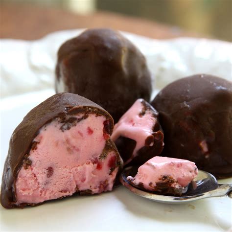 Bon bon ice cream. Trader Joe's. Trader Joe’s Vanilla Ice Cream Bon Bons with Chocolate Cookie Crust Review. While we’re (obviously) big fans of frozen dinners here at Freezer Meal Frenzy, sometimes it’s … 