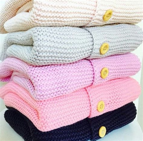 Bond and knit clothing. If not completely dry, flip the item over onto another dry towel, arrange it into shape, and dry for at least another 24 hours. For large blankets or throws, support the weight with a drying rack. Shift the item around on the rack frequently so that the weight of the wet fibers won't pull the item out of shape. 