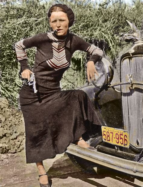 Bonnie Parker first met Clyde Barrow through a mutual friend in January 1930, when Bonnie was 19 years old. Barrow, who was 20, was a volatile ex-con and a wanted man who had vowed that he would .... 