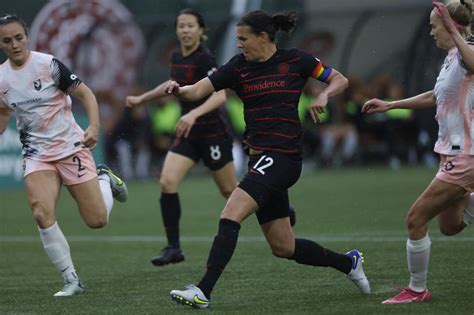 Boosted by a brace from Christine Sinclair, Portland Thorns …