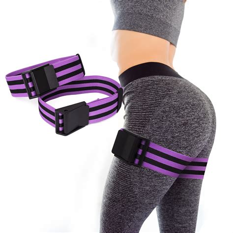 Booty bands. The fabric resistance bands are very suitable for all kinds of exercises for training the upper legs and booty, which is why they are often called booty bands. 