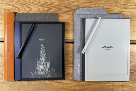The Remarkable 2 stylus needs to be purchased separately. You can buy the standard marker or the Marker Plus. Both the styluses have a very natural feel to them. The Onyx Boox Note Air 2 comes with the Boox Pen Plus Stylus in the box.