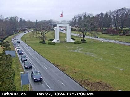 The Peach Arch crossing is showing wait times of about an hour and a half to two hours, as of Sunday at 3:20 p.m. The Pacific Highway crossing is also showing wait times of an hour and a half to two hours. Those looking for a shorter commute can head to Aldergrove, which has wait times of about 30 minutes.. 