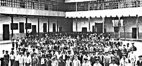 Bosquejo histórico de la escuela laica ecuatoriana, 1906 1966. - Die einwirkung der deutschen und österreichischen sozialdemokratie auf die arbeiterbewegung in ungarn bis 1890.