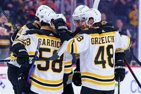 Boston Bruins beat Philadelphia Flyers 5-3 for NHL-record 63rd win this season