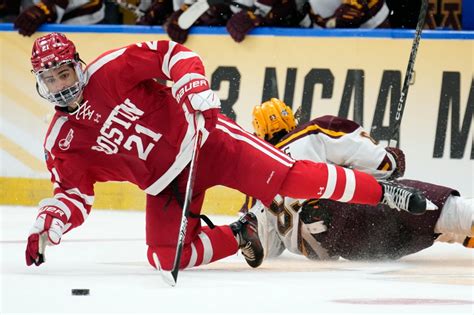 Boston University falls to Minnesota in Frozen Four semifinal, 6-2