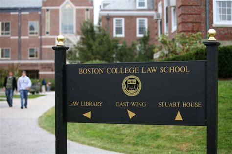 Boston College admissions is very selective with an acceptance rate of 19%. Students that get into Boston College have an average SAT score between 1420-1530 or an average ACT score of 33-34. The regular admissions application deadline for Boston College is January 2. How to Apply.. 