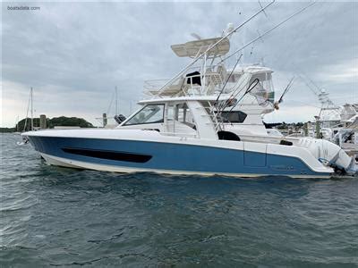 Boston whaler 13 specs. com.  The 2018 Boston Whaler 420 Outrage is th...