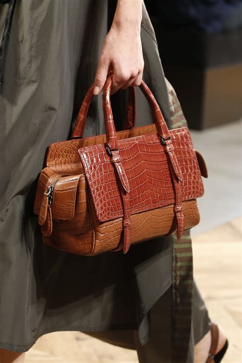 Botega veneta. Discover handcrafted leather goods and shop luxury bags, designer clothing, shoes and jewellery from Bottega Veneta. 