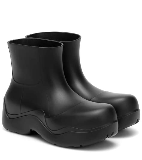 Bottega veneta puddle boots. Bottega Veneta® women's puddle ankle boot in fondant. Shop online now. ... 