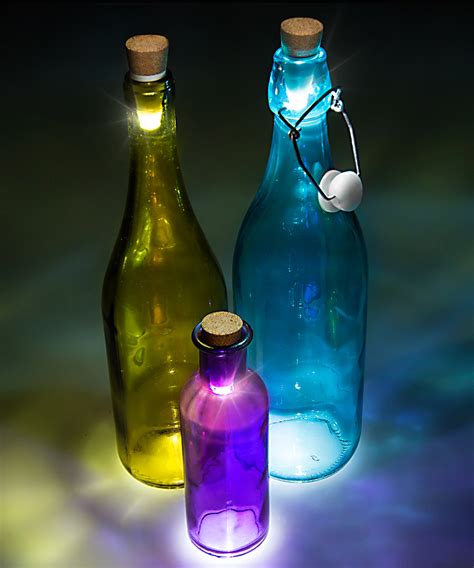 Bottle Light : Rechargeable light that turns bottles into lamps.