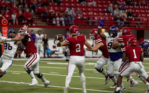 Bouman, Phillips get loose for South Dakota in 48-6 romp over Western Illinois