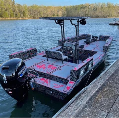 Bowfishing boats for sale. Tracker Grizzly 1754 Jon (Best All-Welded Aluminum Jon Boat) The Tracker Grizzly 1754 Jon boat is no doubt one of the best all-welded aluminum fishing boats we've come across. It measures 17 ft. in length and has a generous 6 ft. 6 in. wide beam, making it ideal for fishing, bowfishing, and hunting. 