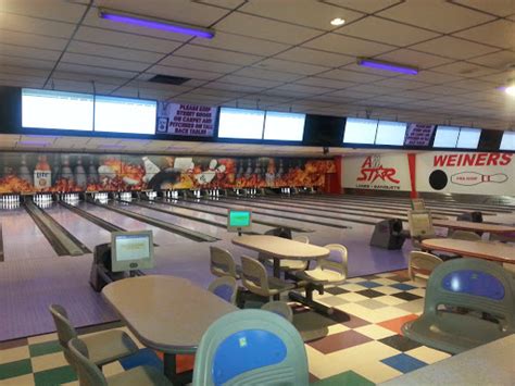 Bowling la crosse. 4. Pla-Mor Lanes and The Eleventh Frame Diner. La Crosse , (WI) If you are aiming to participate in the excellent bowling leagues or just spend an unforgettable time with your family or colleagues in La Crosse, this bowling center is a … 