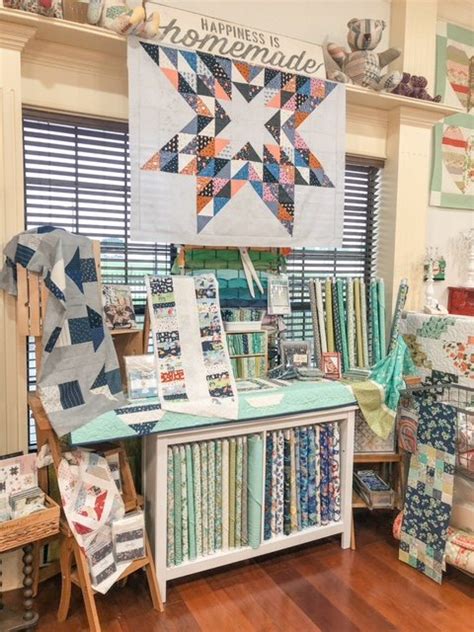 Box car quilts. Join me as I take a tour of the new Box Car Quilt store. The new location has been open for a while not but I have't had the chance to visit it yet. 