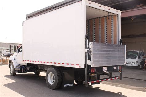 Box truck with liftgate. Double back doors, side doors, floor tracking systems for securing cargo, and ramps are available options. Box trucks range in size from 10 to 26 feet in length. They also come in different weight classes, from Class 3 to Class 7, carrying from between 12,500 to 33,000 pounds. Commercial movers or retail businesses may use these trucks. 