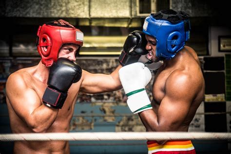 Boxing sparring. 14-ounce boxing gloves. People of an average weight and height usually choose gloves with this weight for sparring purposes because of the additional padding and weight. If you weigh between 120 to 150 pounds, this weight is recommended for use during training with heavy equipment. These gloves can … 