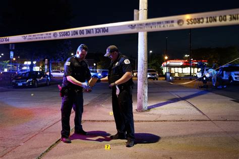 Boy, 16, shot in knee in Chicago Lawn overnight