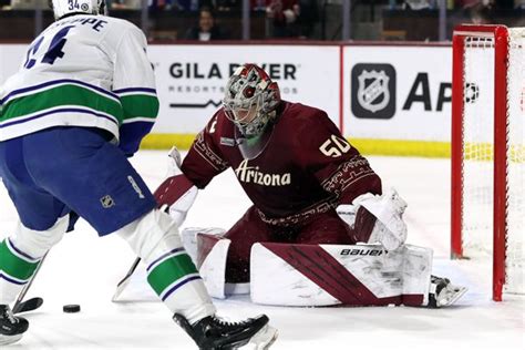 Boyd scores twice, Coyotes beat Canucks 3-2