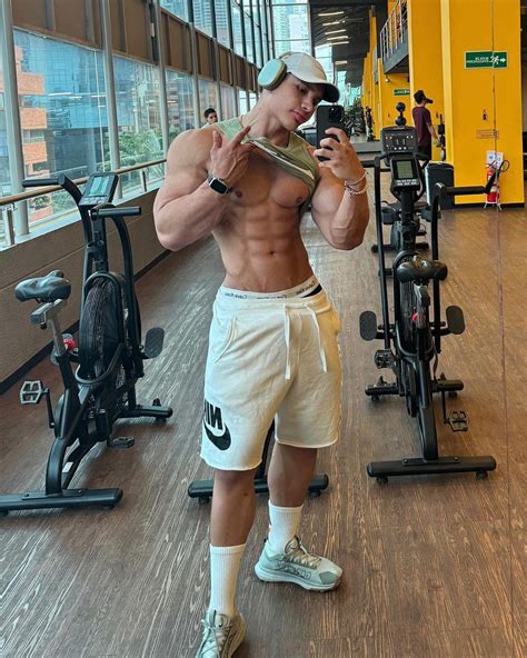 BoysWithAbs