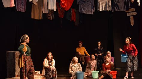 Bozüyük Belediyesi Gençlik Tiyatrosu’nun  “Macbeth Abla” adlı oyununa yoğun ilgis