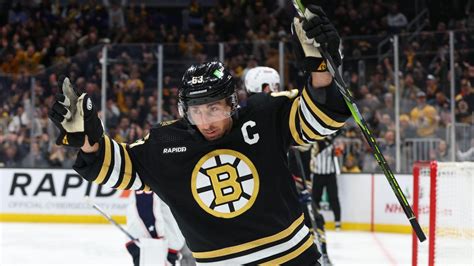 Brad Marchand’s hat trick lifts Bruins over Columbus, 3-1