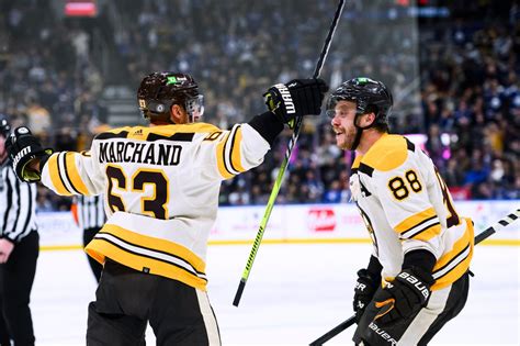 Brad Marchand nets OT game-winner to lift Bruins over Leafs