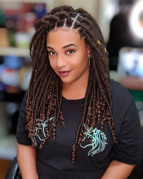 Braiding dreads styles. This style is simultaneously unique and dimensional and adds a ton of visual interest to your look. 2. Long and Flowing Freeform Dreads Let your locs down. Leave your freeform dreads down and show off your intricate style. We love the idea of pulling your dreads over to one side for a unique take on a classic style. 3. Half-Up Freeform Dreads 