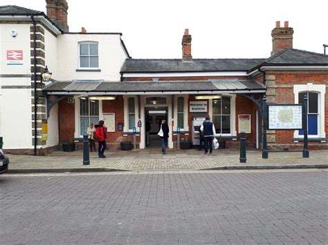  Braintree railway station is the northern terminus of the Braintree Branch Line in the East of England, serving the town of Braintree, Essex. It is 44 miles 78 chains (72.38 km) down the line from London Liverpool Street via Witham ; the preceding station on the route is Braintree Freeport to the south. . 