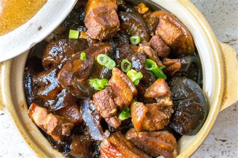 Braised Mushroom with Roast Pork Belly & Black Moss