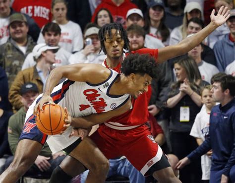 Brakefield scores 25, Ole Miss beats NC State 72-52 to stay unbeaten
