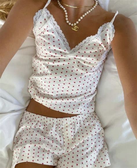 Brandy melville pj sets. Peutz-Jeghers syndrome (PJS) is a rare disorder in which growths called polyps form in the intestines. A person with PJS has a high risk for developing certain cancers. Peutz-Jeghe... 