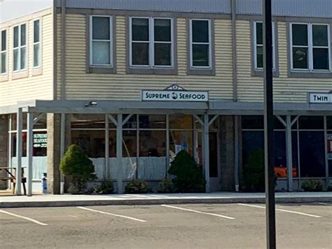 Branford seafood restaurants. Limit search to Branford. 1. Modern Apizza. The three pizzas we ordered were each delicious, Clams casino, pepperoni and... Great Pizza: Great Service! 2. Union League Cafe. My duck confit appetizer was amazing, as was my … 