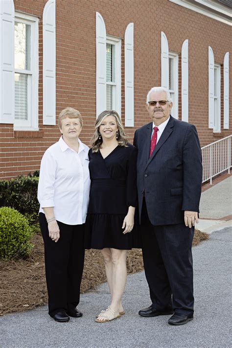 Visit the Brannen Family Funeral Services Glennville Chapel websi