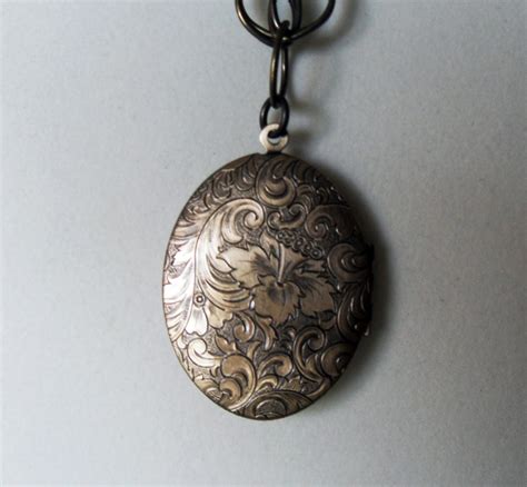 Brass locket bg3. Amulet of Restoration is one of the available Amulet in Baldur's Gate 3.In BG3, there are two types of Accessories, Rings, or Amulets.Once equipped, these Accessories may give the character certain bonuses, such as new Spells, resistance against certain kinds of damage, bonus AC, an increase to an Ability Score or more.. The gemstone … 