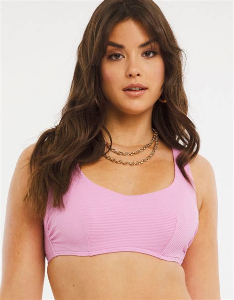Brastop - Choose from a massive range of D+ sports bras, tops and leggings all designed with the fuller figure in mind. As specialists in D+ lingerie, we stock a wide range of women's sportswear that provides support and comfort for your curves. Shop Brastop today. 