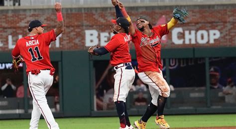 Braves clinch home field throughout playoffs with sweep of slumping Cubs