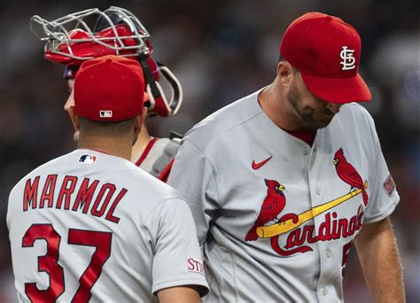Braves spoil Wainwright's homecoming, win 8-5 over Cardinals to avoid sweep