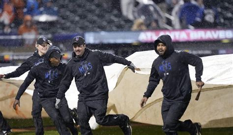 Braves-Mets game postponed by rain, split DH in August