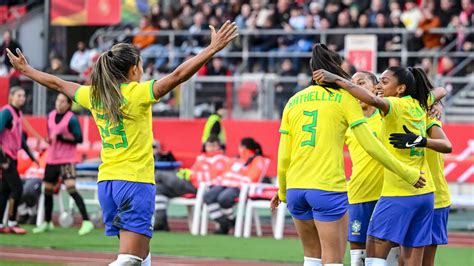 Brazil vs panama. Jul 24, 2023 · 75’ Brazil 3-0 Panama. Brazil legend Marta gets a huge reception from the crowd as she comes on to appear in a sixth World Cup — Borges departs for the 37-year-old. Luana also departs and ... 