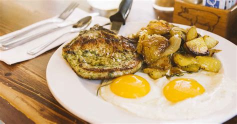 Breakfast phoenix az. Phoenix’s best breakfast spots range from upscale cuisine in Scottsdale to purveyors of down-home, farm-fresh egg dishes. While here, you’ll want to try an Arizona-inspired breakfast dish such as … 