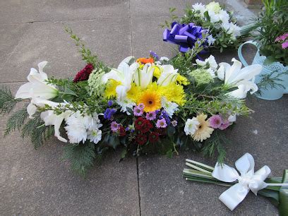 Breakspear crematorium flowers.  Introduction Breakspear Crematorium is set in a landscape w...