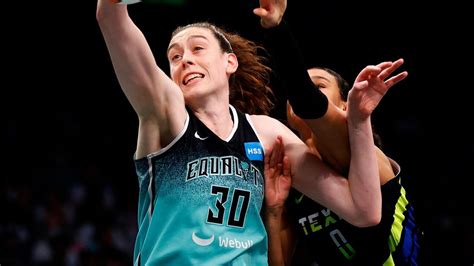 Breanna Stewart leads Liberty past Dream for 4th straight victory