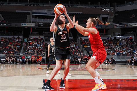 Breanna Stewart sets WNBA record with 3rd 40-point game this season, Liberty beats Fever 100-89