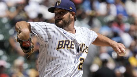 Brewers LHP Wade Miley returns to injured list with discomfort in his throwing elbow