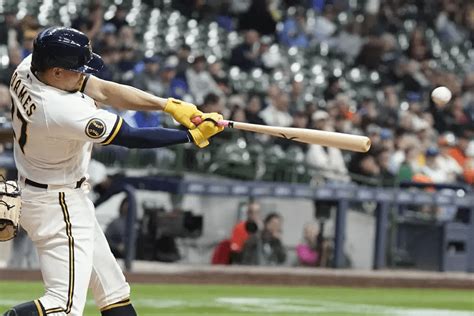 Brewers bring 1-0 series lead over Pirates into game 2