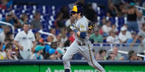 Brewers clinch playoff spot, close in on NL Central title with 12-run 2nd in 16-1 rout of Marlins