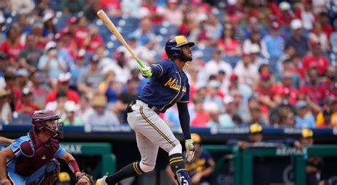 Brewers designate OF Raimel Tapia for assignment and promote OF Sal Frelick