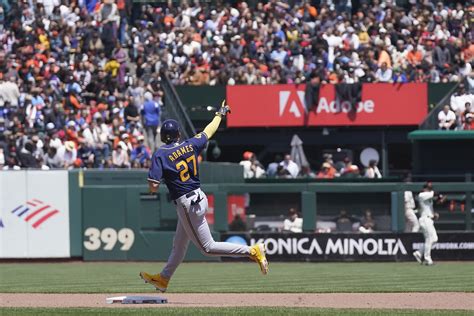 Brewers end 6-game skid with 7-3 victory over Giants